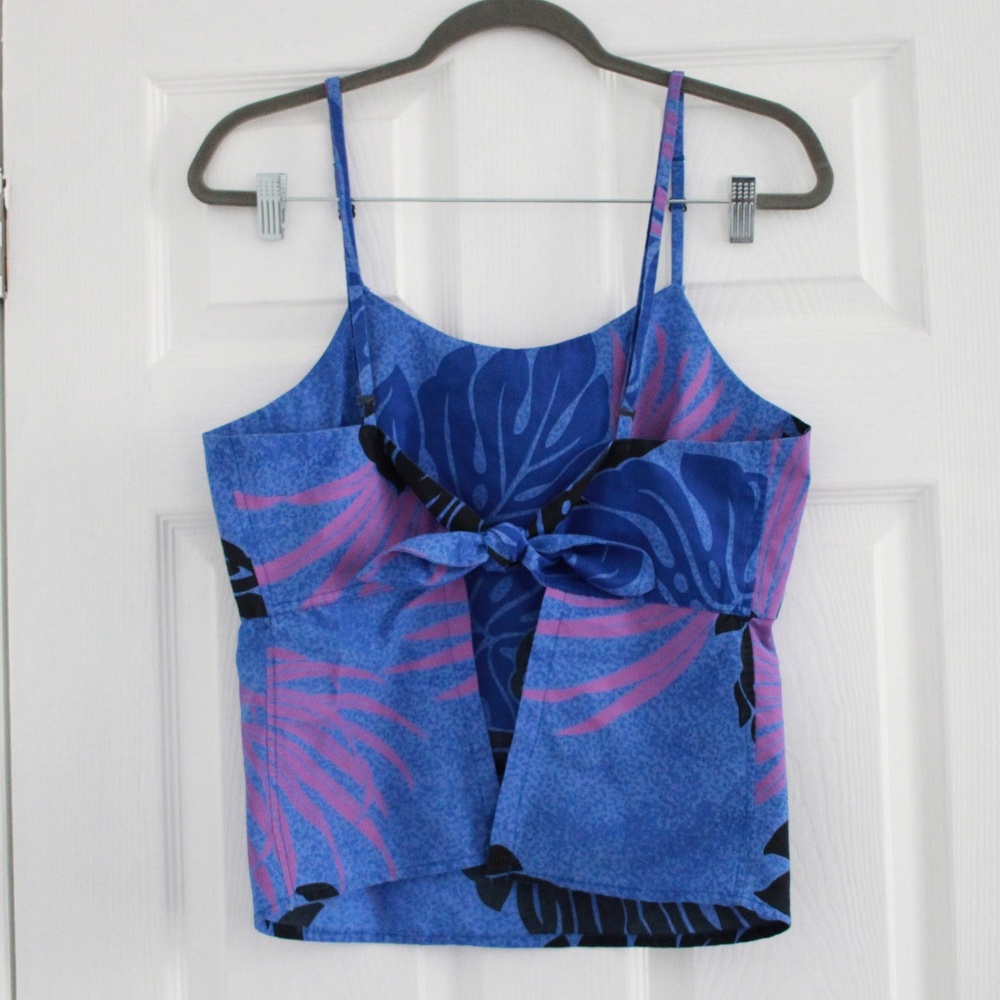 🌺HAWAIIAN PRINT TOP - Picture 2 of 7